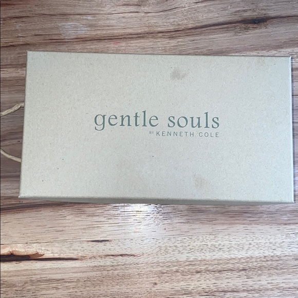 Women’s Gentle Souls By Kenneth Cole NWT 9.5 - Picture 8 of 8